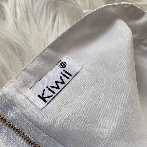 LF Cut Out Cropped Halter - Picture 8 of 8